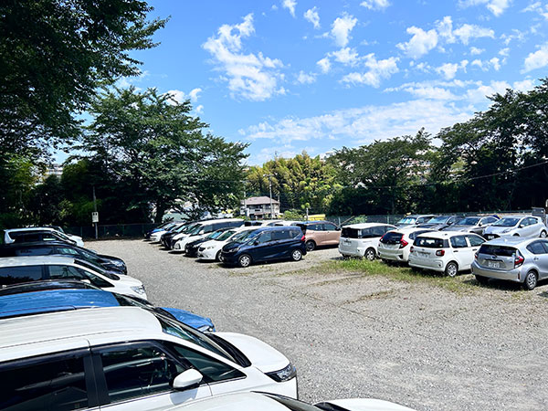社員駐車場
